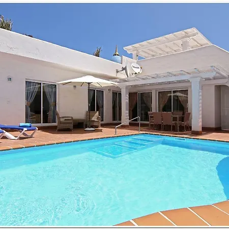 Caroline, Victoria And Louise Holiday home *